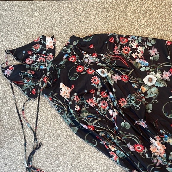 Floral Black strappy backless Dress - Picture 5 of 5